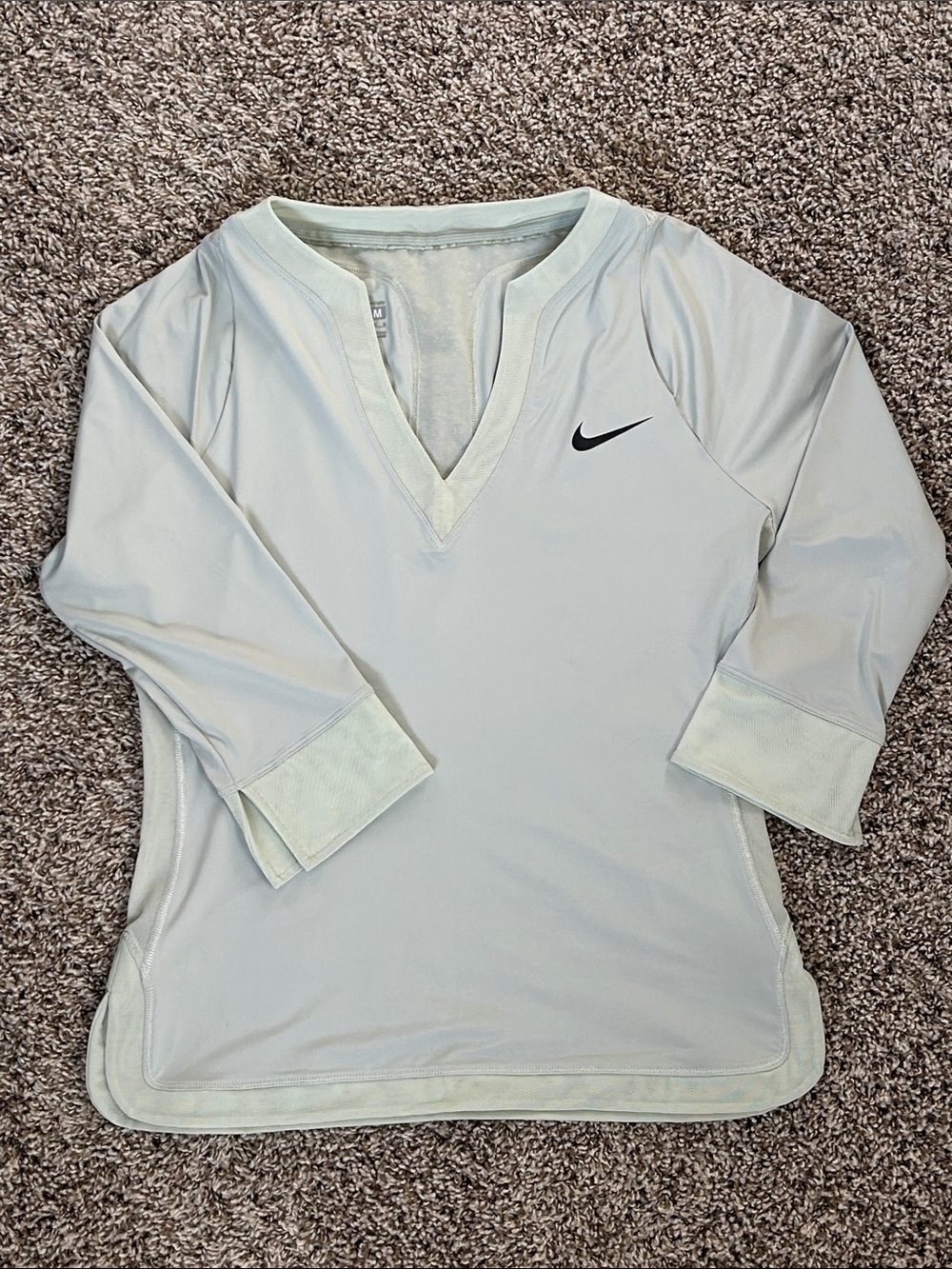 NWOT Vintage Nike Fit Dry V-Neck 3/4 Sleeve Performance Top | Pale Green | M